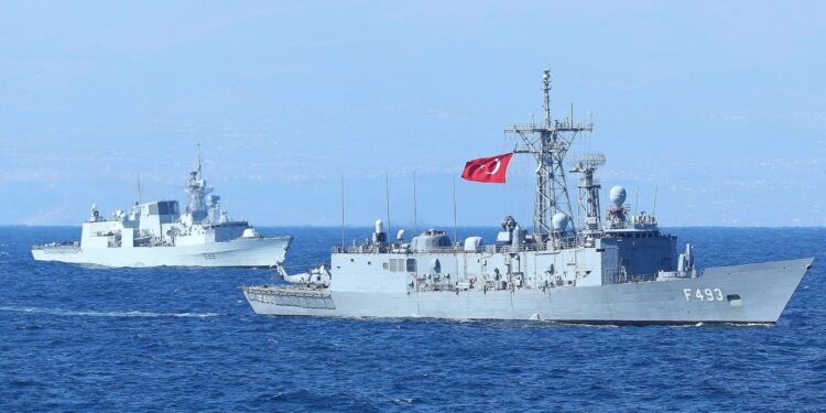 البحرية التركية تبعد سفينة أبحاث دخلت جرفها القاري دون تصريح