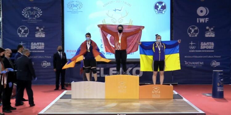 رفع أثقال: التركية “يني غون” تحصد 3 ميداليات في بطولة أوروبا