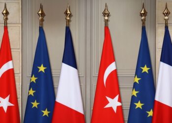 السفير الفرنسي: علاقاتنا مع تركيا تاريخية ومتجذّرة