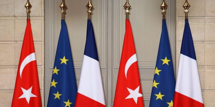 السفير الفرنسي: علاقاتنا مع تركيا تاريخية ومتجذّرة