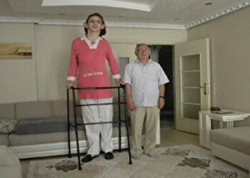 التركية رُميسا غيلغي تدخل موسوعة “غينيس” كأطول امرأة في العالم