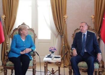 أردوغان يلتقي ميركل في إسطنبول