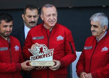 أردوغان يعزي في وفاة مؤسس شركة “بايكار” التركية أوزدمير بيرقدار