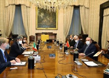 رئيس البرلمان التركي يلتقي نظيره الإيطالي في روما