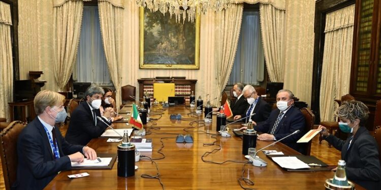 رئيس البرلمان التركي يلتقي نظيره الإيطالي في روما