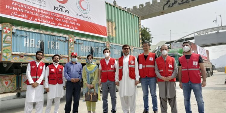 الهلال الأحمر التركي يرسل مساعدات إنسانية إلى أفغانستان