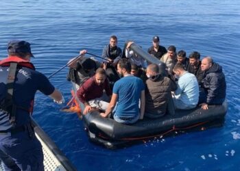 إنقاذ 221 مهاجرا دفعتهم اليونان إلى المياه التركية