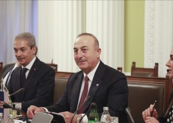 تشاووش أوغلو يلتقي عددا من نظرائه في بلغراد