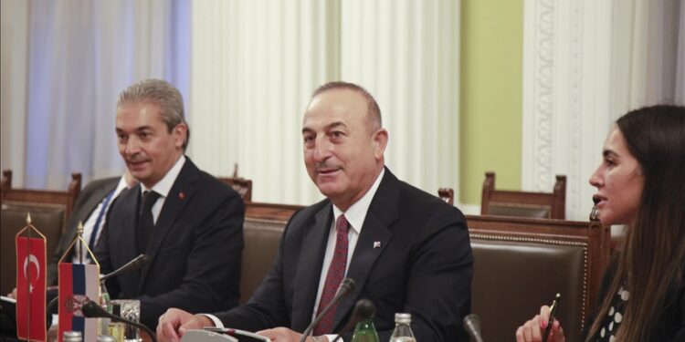 تشاووش أوغلو يلتقي عددا من نظرائه في بلغراد