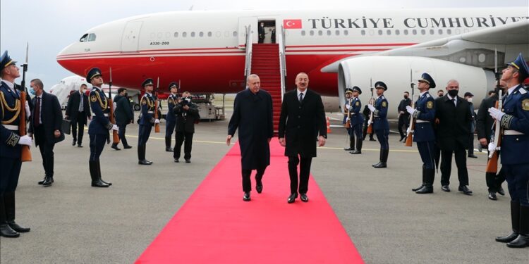 أردوغان يصل أذربيجان ويشارك في افتتاح “مطار فضولي الدولي”