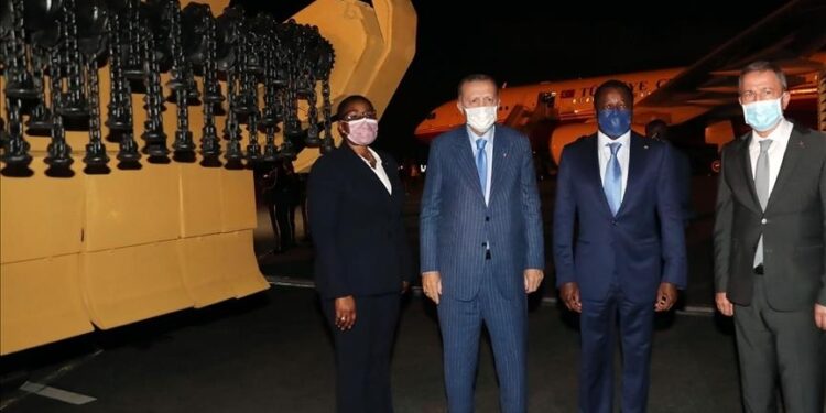 تركيا تقدم آليتي إزالة ألغام إلى توغو