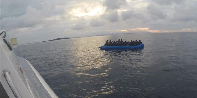 تركيا.. إنقاذ 82 مهاجرا غير نظامي أجبرتهم اليونان على العودة