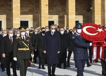 يتقدمهم أردوغان.. كبار المسؤولين الأتراك يزورون ضريح أتاتورك