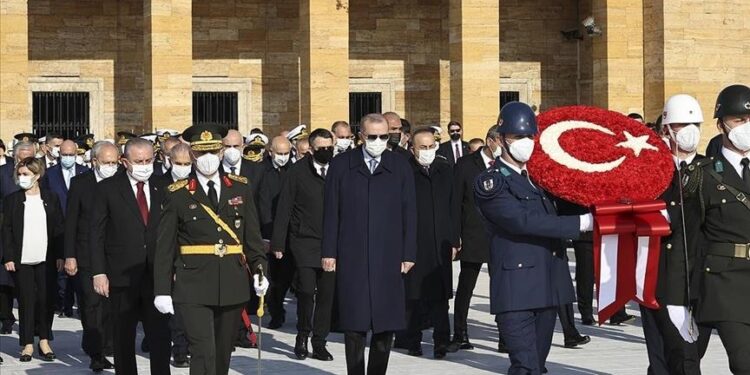 يتقدمهم أردوغان.. كبار المسؤولين الأتراك يزورون ضريح أتاتورك