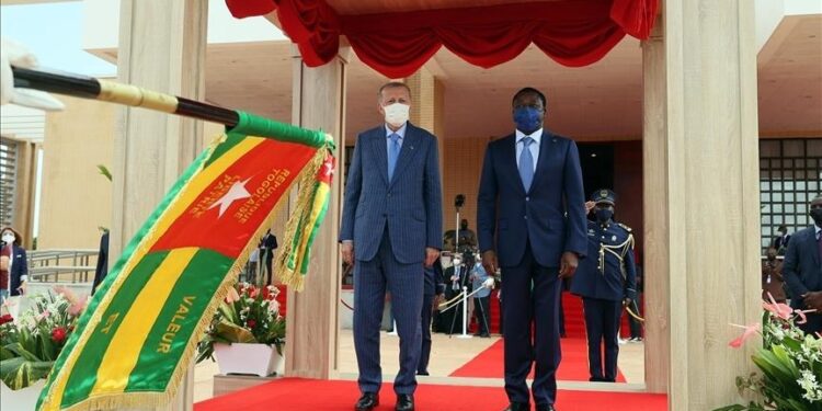 رئيس توغو يستقبل أردوغان بمراسم رسمية