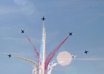 استعراض جوي لفريق النجوم التركية في موغلا