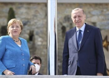 قبيل لقاء أردوغان.. ميركل تصل قصر هوبر بإسطنبول