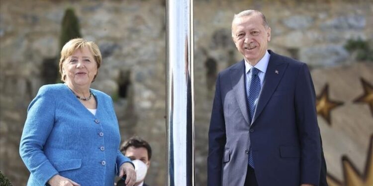 قبيل لقاء أردوغان.. ميركل تصل قصر هوبر بإسطنبول