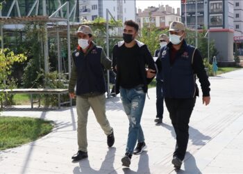 توقيف شخص على صلة بـ”ي ب ك” الإرهابي وسط تركيا