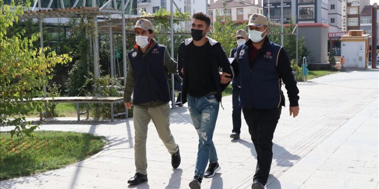 توقيف شخص على صلة بـ”ي ب ك” الإرهابي وسط تركيا