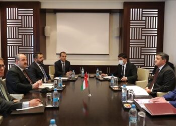 وزير الصناعة التركي يدعو لرفع التجارة مع طاجيكستان إلى مليار دولار