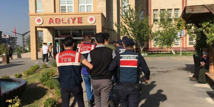 تركيا.. توقيف 5 مشتبهين بالانتماء لتنظيم “داعش” في سوريا
