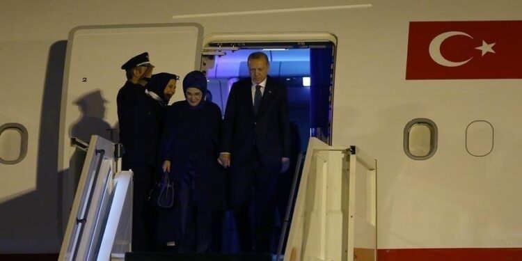 الرئيس أردوغان يصل روما للمشاركة في قمة مجموعة العشرين