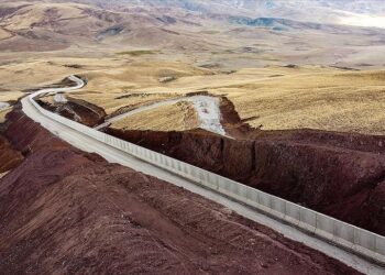 تركيا تستكمل بناء جدران أمنية في 34 بالمئة من حدودها