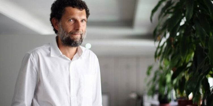 محكمة تركية تقرر تمديد اعتقال رجل الأعمال عثمان كافالا