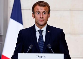 ماكرون يدعي قيام تركيا وروسيا بزعزعة الاستقرار في ليبيا