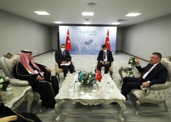 وزير التجارة السعودي في تركيا ويبحث التعاون الاقتصادي