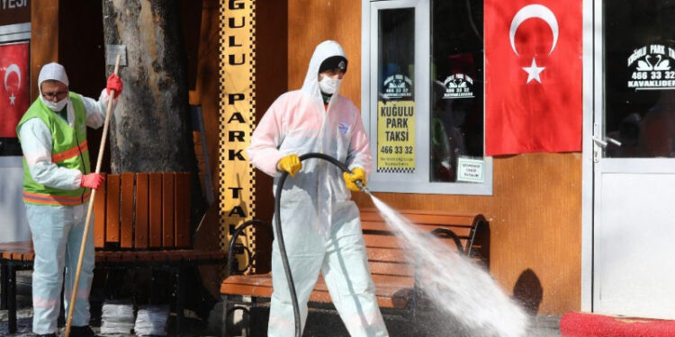 تركيا تسجل 246 وفاة بفيروس كورونا