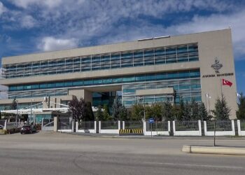 محكمة تركية تنظر قضية إساءة مجلة “شارلي إيبدو” لأردوغان