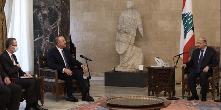 تشاووش أوغلو يلتقي عون في بيروت