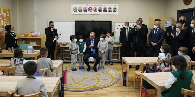 أردوغان يفتتح مدرسة ابتدائية للموسيقى بإسطنبول