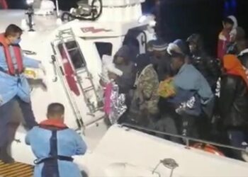 إنقاذ 64 مهاجراً غير نظامي غربي تركيا