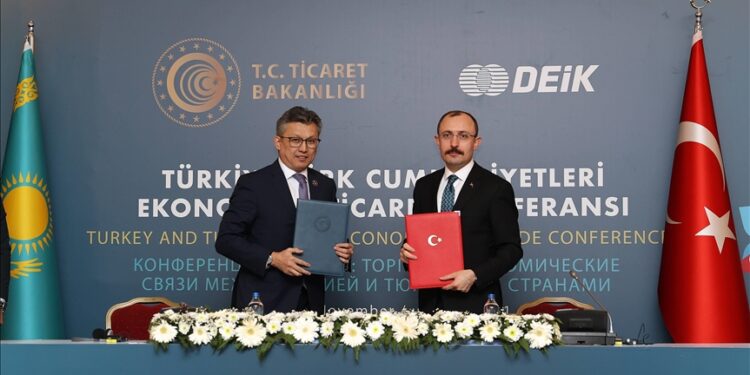 مذكرة تفاهم تركية كازاخية للتعاون بـ”المراكز المالية العابرة للحدود”