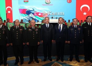 وزير الدفاع التركي يشارك في حفل “يوم النصر” بسفارة أذربيجان