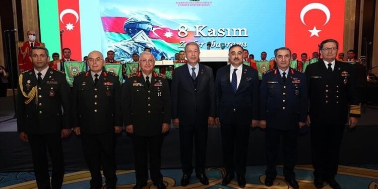 وزير الدفاع التركي يشارك في حفل “يوم النصر” بسفارة أذربيجان