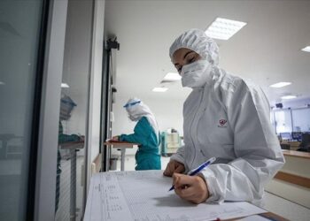 تركيا تسجل 203 وفيات جراء كورونا