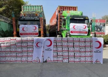 الهلال الأحمر التركي يقدم مساعدات إنسانية لـ100 أسرة في أفغانستان