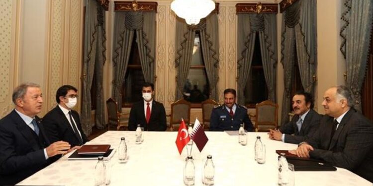 تركيا وقطر تبحثان مسائل دفاعية وأمنية