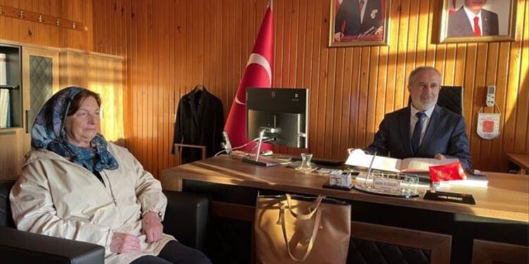 سيدة بلغارية تعتنق الإسلام في تركيا