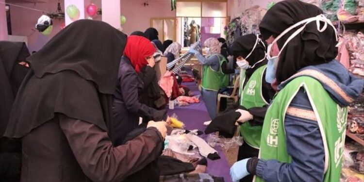 “الإغاثة التركية” توزّع ملابس شتوية على آلاف الأيتام بسوريا