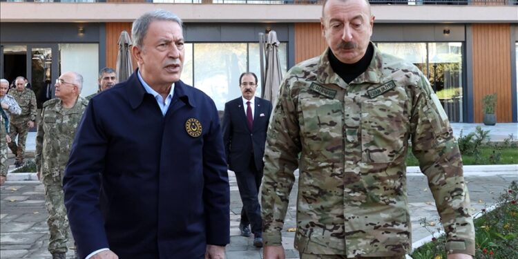 علييف يستقبل أكار في مدينة “شوشة” المحررة