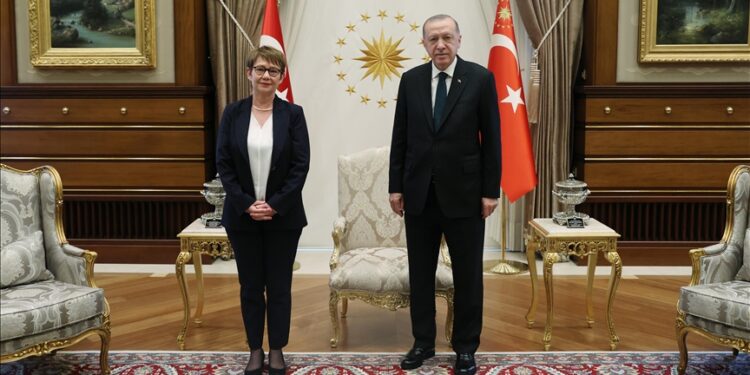 أردوغان يلتقي رئيسة البنك الأوروبي لإعادة الإعمار والتنمية