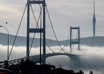 ضباب كثيف يغطي إسطنبول