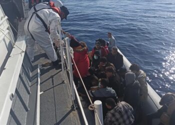 خفر السواحل التركي ينقذ 101 مهاجرا قبالة موغلا