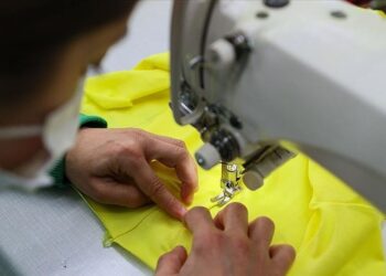 تركيا.. قطاع النسيج والملابس الجاهزة يوفر 100 ألف وظيفة