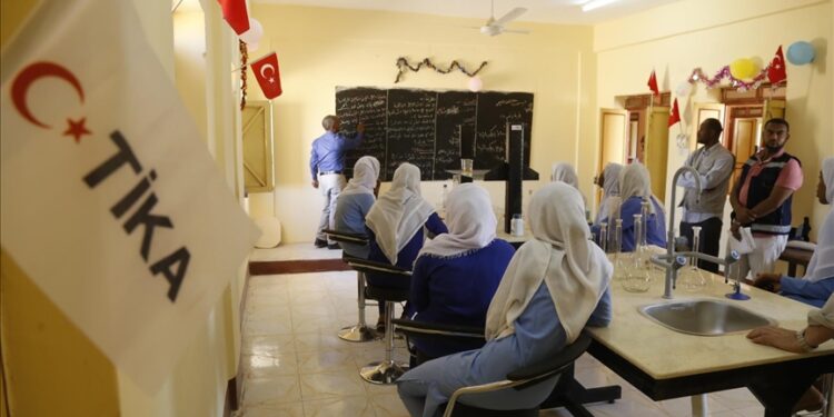 “تيكا” التركية تنشئ معملي فيزياء وكيمياء بثانوية شرقي السودان